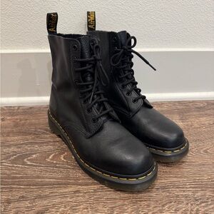 Dr. Martens 1460 Virginia Leather Boots Black W9